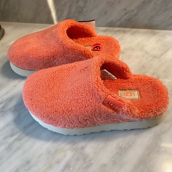 NWT Ugg Fuzz Sugar Terry Fluff Peach Bliss Slide Slipper/Shoe - Women’s size 6 - Picture 1 of 4